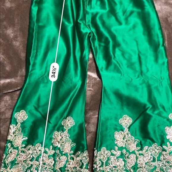 Pakistani Kameez and Loose pajama Outfit - Picture 12 of 12